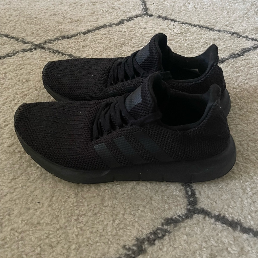 Adidas - Picture 2 of 5